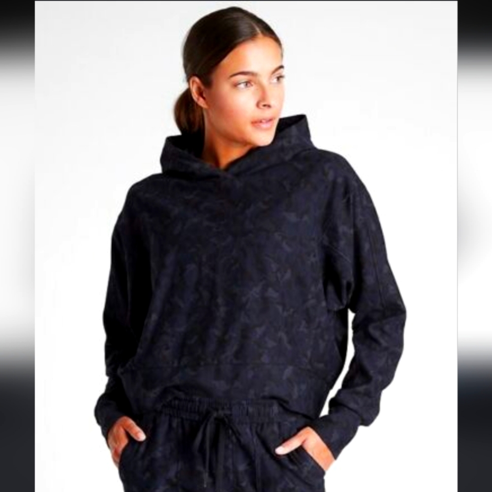 Athleta black camo printed farfallon sweatshirt size small NWT
